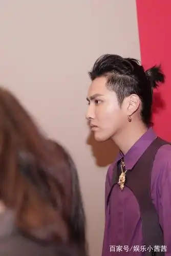 吴亦凡生图大点评,侧颜杀再加一分!