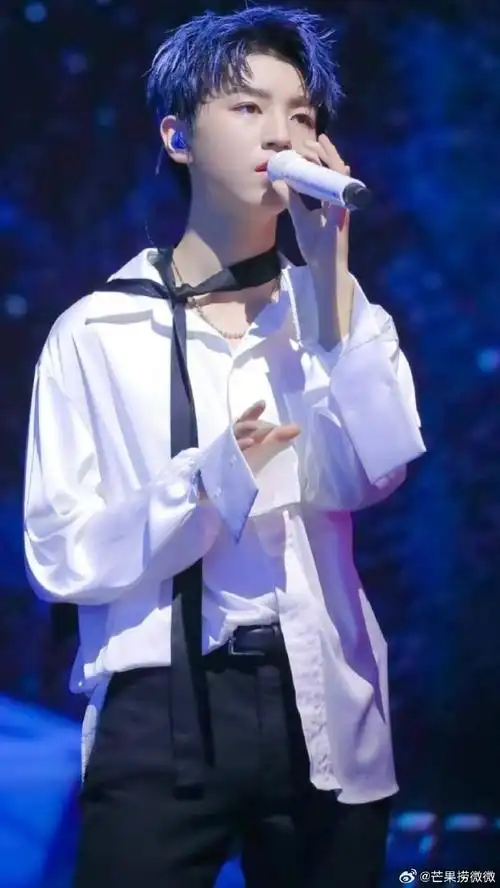 王俊凯今天蓝发