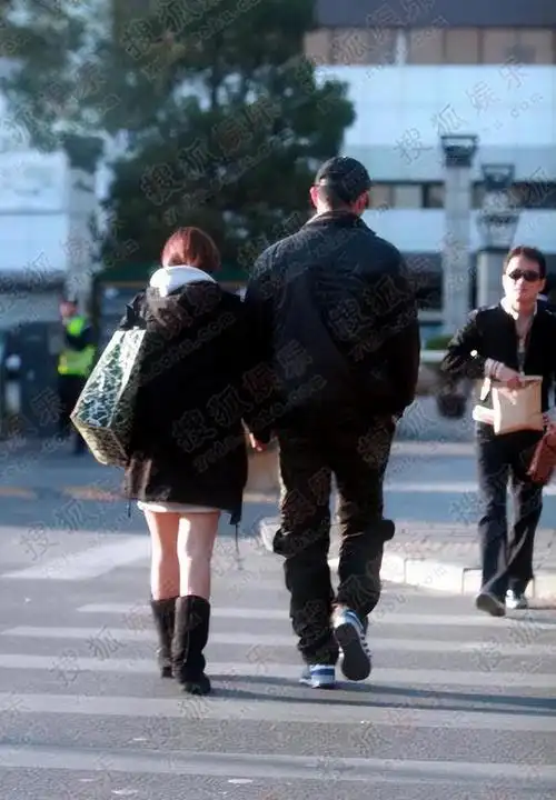 看完了秦昊的履历终于懂了他为什么娶大10岁的伊能静