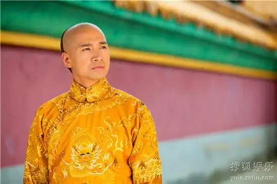 宫2拍摄正酣雍正爷何晟铭用眼神杀人