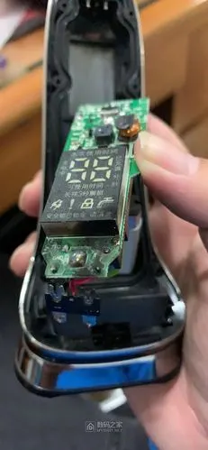 拆修飞科剃须刀fs376其实是留着马甲