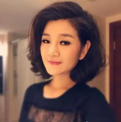 降央卓玛:当年被刀郎告上法庭后,退出歌坛的她,现在怎么样?