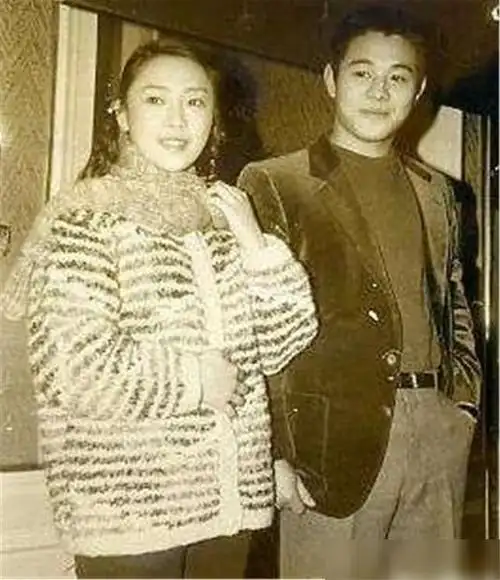 为娶利智李连杰抛下怀孕6个月的黄秋燕黄秋燕如今过得怎样