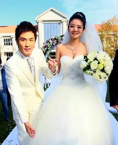 一朝沦为"豪门弃妇",嫁给百亿富豪的安以轩,如今自食恶果 - 娱乐资讯