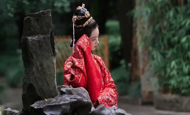 陈都灵《大决战》收官,《玉楼春》登场,走了张婉心,来了二小姐