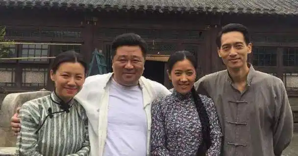 胖子梁冠华演神探狄仁杰走红娶了漂亮女导演如今婚姻幸福