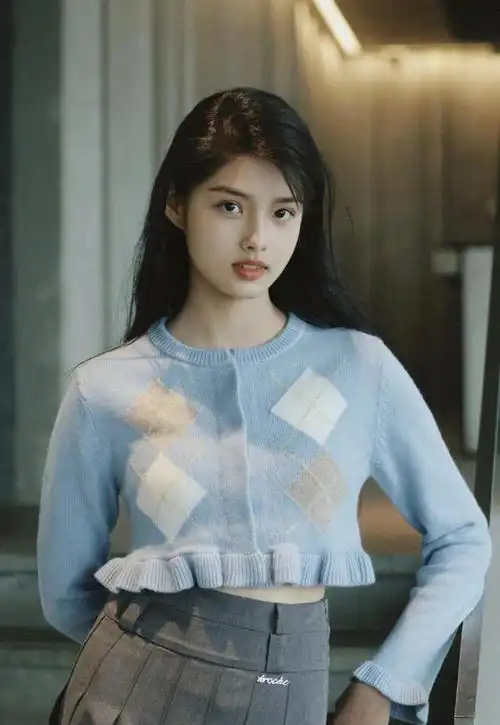 00后小花来抢饭碗了各有特色青春洋溢后浪将被拍到沙滩上