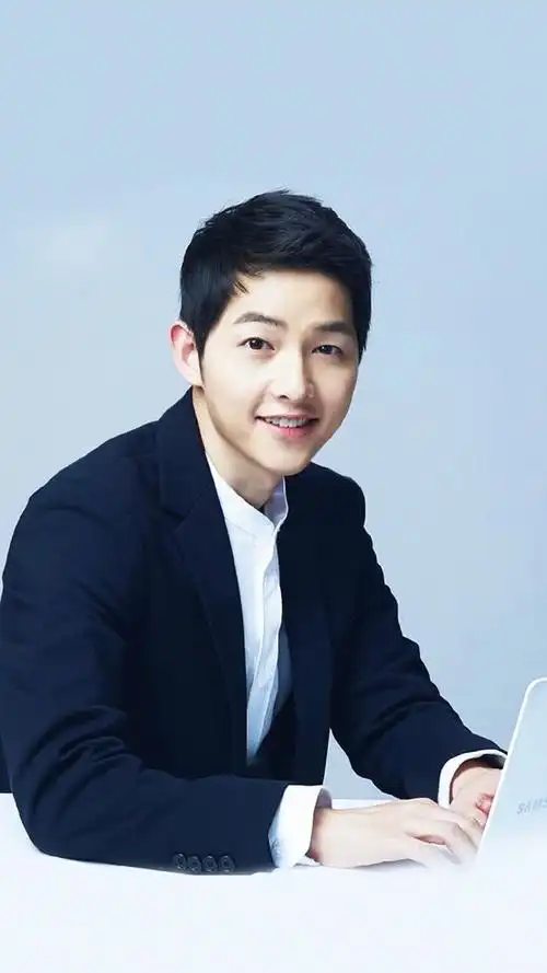 宋仲基,1985年9月19日出生于韩国大田广域市