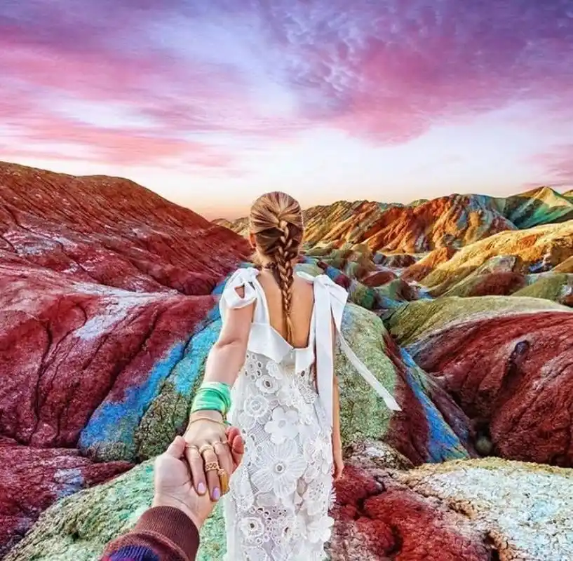 但是不同的背景,不同的着装,不同的色彩,让大家都很期待下一次他们