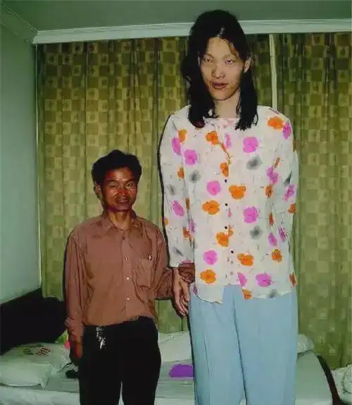 中国第一女巨人姚德芬身高236曾梦想就是吃饱饭后来怎样了