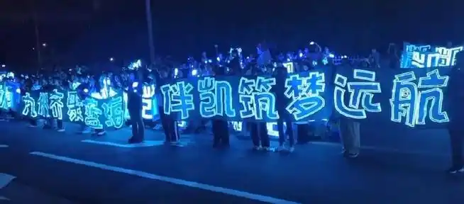 "从开始到未来只为王俊凯",王俊凯在哪,小螃蟹就在哪 蓝海永远追随