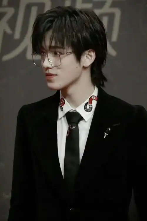 宋亚轩商战精英爆改店小二#金丝眼镜真的很鲨我啊啊啊能不能焊丝