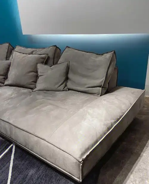 这么大的沙发居然比床还要大