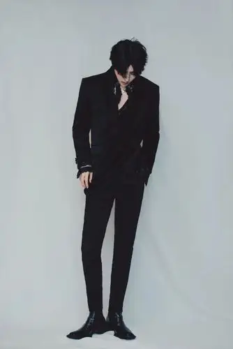 图片来源于微博@蔡徐坤工作室 敢问:这笔直的大长腿是真