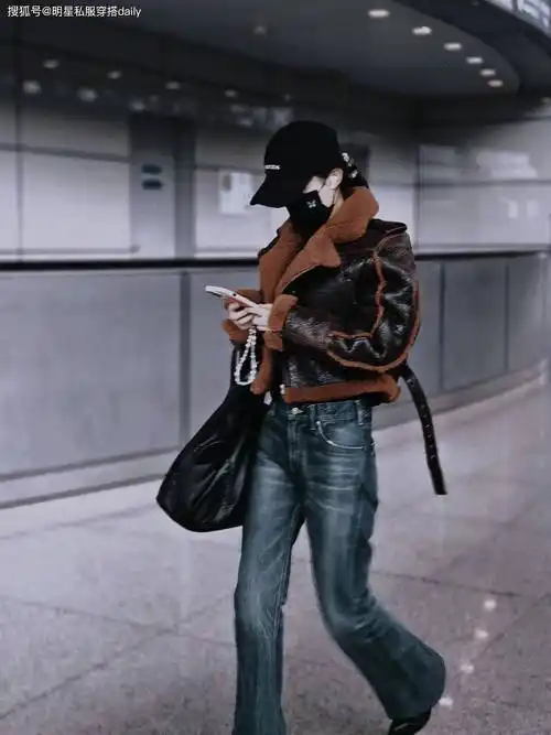 赵丽颖牛仔喇叭裤搭配尖头高跟鞋,霸气女主走进现实!