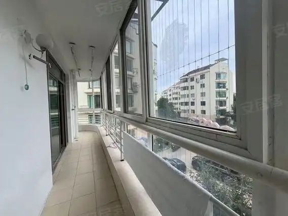 青岛市南奥帆中心如意花园精装多层大套三,全套家具家电,领包入住