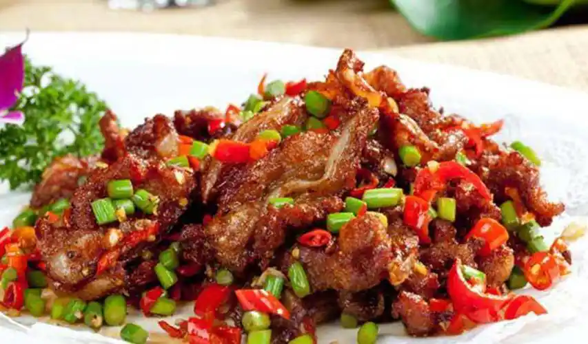 湖南湘菜:小炒脆骨,私房菜做法,特色菜妈妈家的味道_干辣椒_葱花_小火