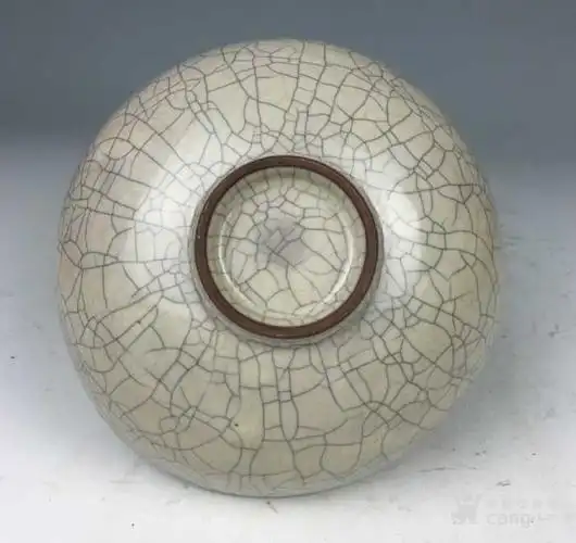 元代 哥窑开片大碗