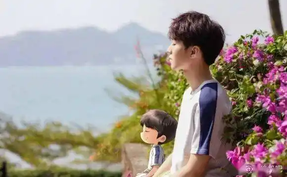 王俊凯遇上小小凯系列照片可爱怀中的小可爱