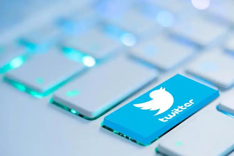 马斯克收购推特一波三折:这是爱情还是利用?_腾讯新闻