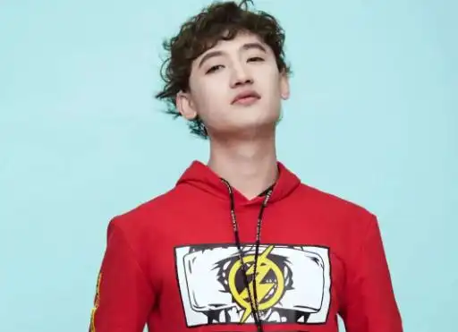 "摩登兄弟"是人气不低的一个男子乐队,成员有刘宇宁和阿卓以及大飞,共