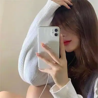 女生干净气质简单的头像图片