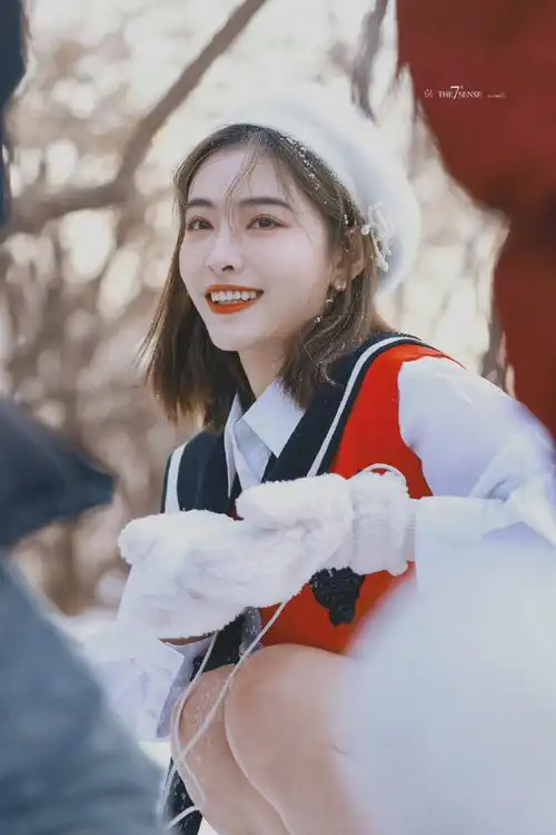 许佳琪冬日雪地氛围感大片