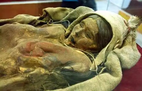 原创千年古墓被盗,女尸惨遭窃贼毁坏,考古家:非人的行径