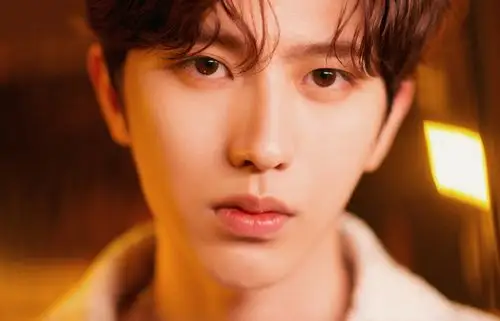 超帅蔡徐坤最新壁纸_情人节的帅气偶像