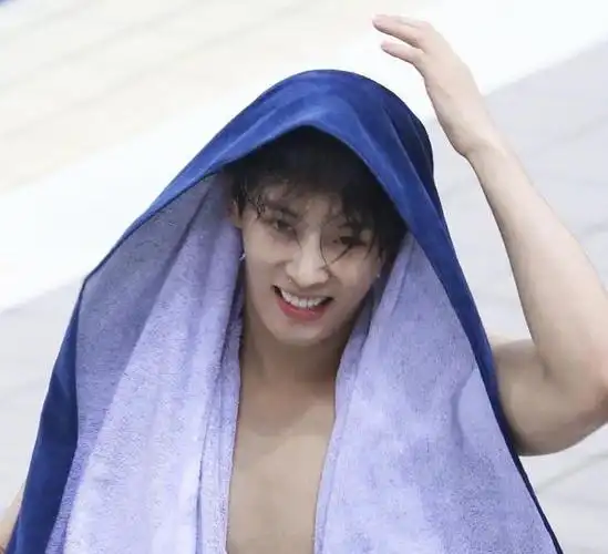 李汶翰的腹肌回来了上热搜了?到底是怎么回事?