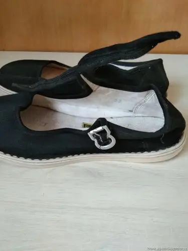 女白底一带布鞋