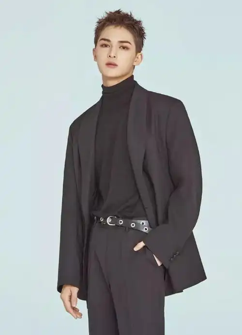 娱乐圈男星发型的流行趋势 已经从鲻鱼头成功过渡到利落短发了么~ 易