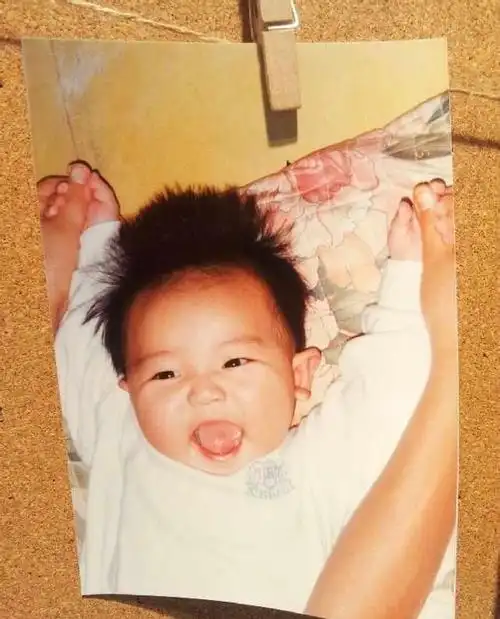 exo边伯贤童年照片 来源 全网资讯 4/12 exo小时候的照片,谁更萌呢?