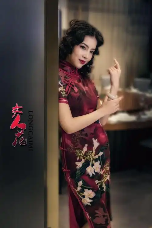 倾城佳人红色旗袍装风情万种妩媚艳丽