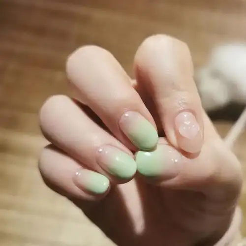 薄荷绿渐变复古美甲清凉你一夏