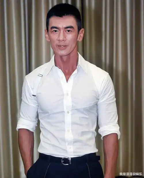 今天就跟大家说一个男演员,任天野,看到他的照片你就会觉得这个人一定