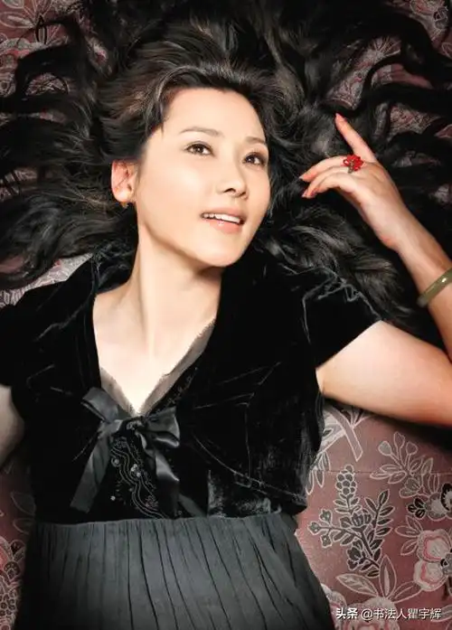 1/ 12 何赛飞,漂亮,大气,端庄.