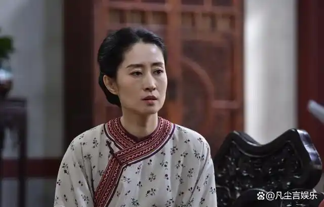 46岁刘敏涛与男子在车内亲吻,疑似新恋情曝光,两人当天十分亲密