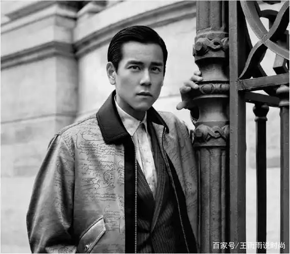 胡歌和彭于晏的背头发型,让男性魅力尽显,简直就是行走的荷尔蒙