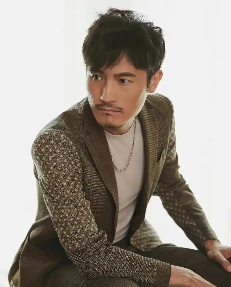 演员耿乐和孔琳分手之后,与圈外妻子生一子,如今终于获得幸福