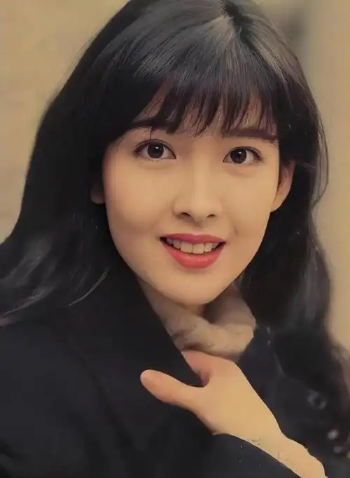 在80年代90年代周慧敏和周海媚年轻巅峰颜值谁可以打100分