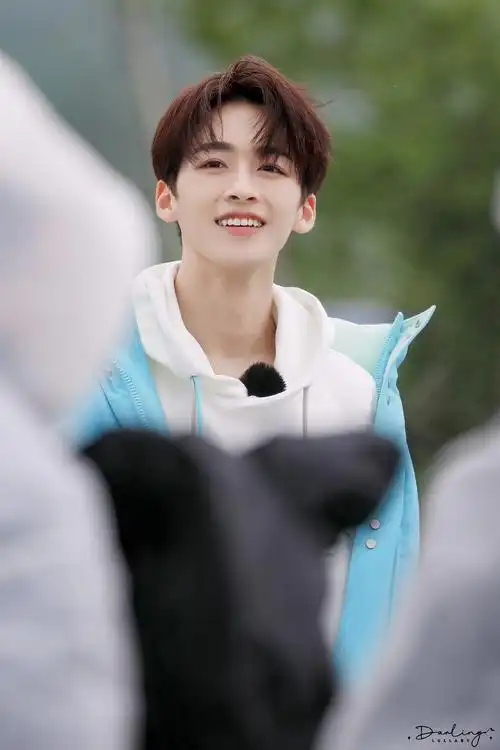 何洛洛极限挑战宝藏行路透