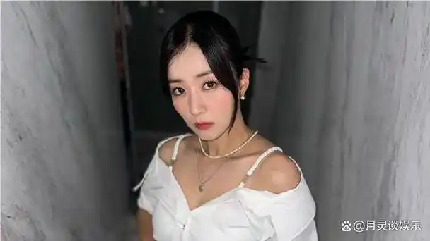 近日,韩国女团apink的成员尹普美搬进了一座三层乡间