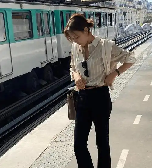 日常不喜欢化妆就爱素颜的女生如何穿衣才好看