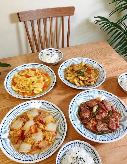 晒晒我家午餐,有荤有素,营养美味天天不重样,网友:伙食真好