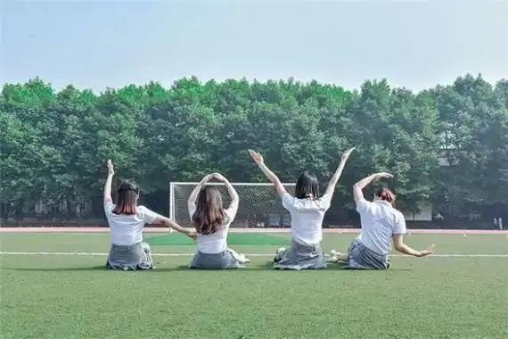 【资源组】超简单的毕业季创意拍照姿势,带上x50拍起来