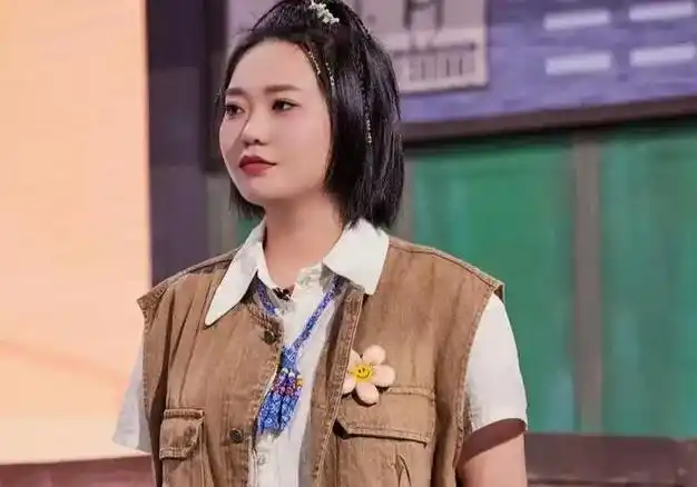 李雪琴瘦身蜕变惊艳亮相综艺近照曝光引网友狂赞这颜值太绝了