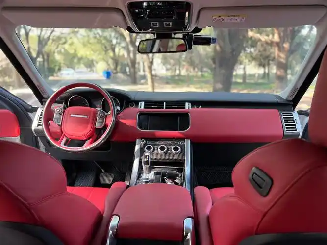 路虎揽胜运动内饰升级干椒红