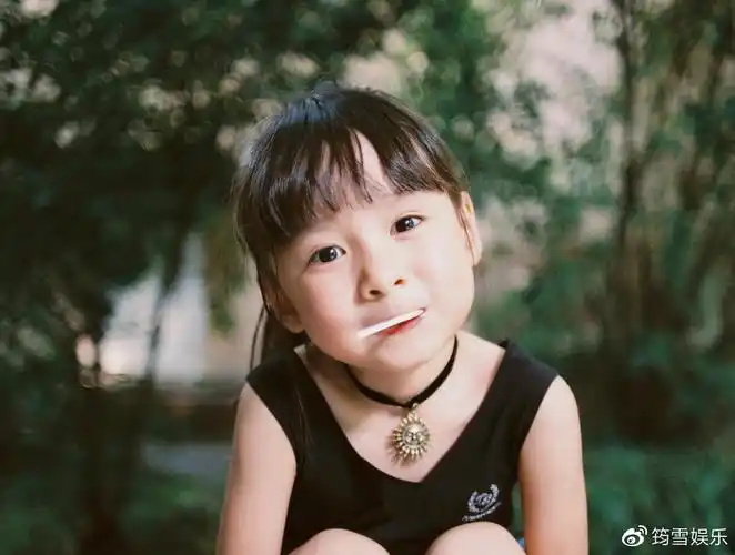 刘丹晒7岁小糯米近况成爷爷剧迷刘恺威陪伴网友妈多久没来