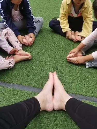 其它 小脚丫旅行记 写美篇活动目标: 1,能光脚走过凹凸不平的路面